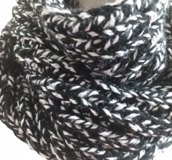 El Örgüsü Siyah & Beyaz Kırçıllı Boyunluk